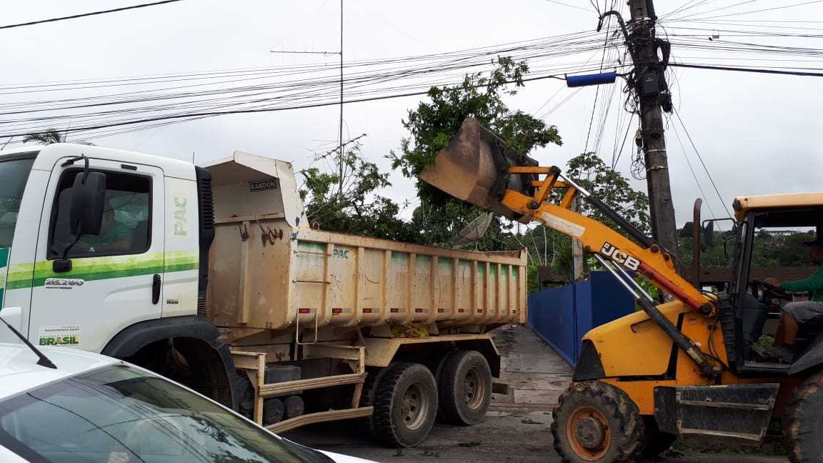 Prefeito se reúne com Secretarias e Defesa Civil para avaliar danos causados pela ventania e chuvas